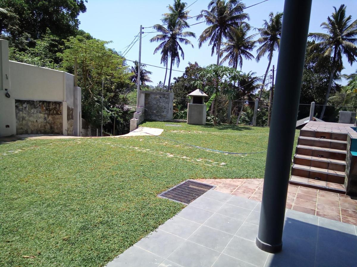 The Moose Weligama Acomodação com café da manhã Exterior foto