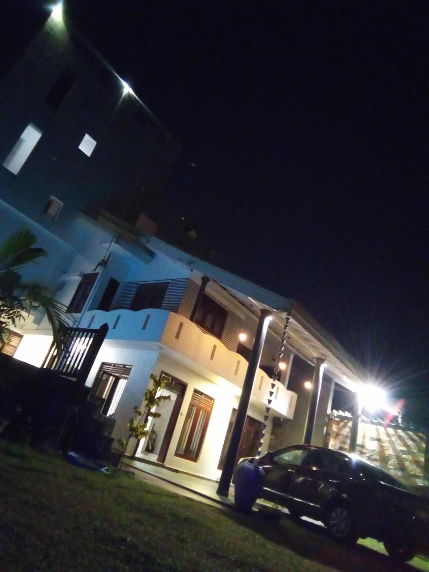 The Moose Weligama Acomodação com café da manhã Exterior foto